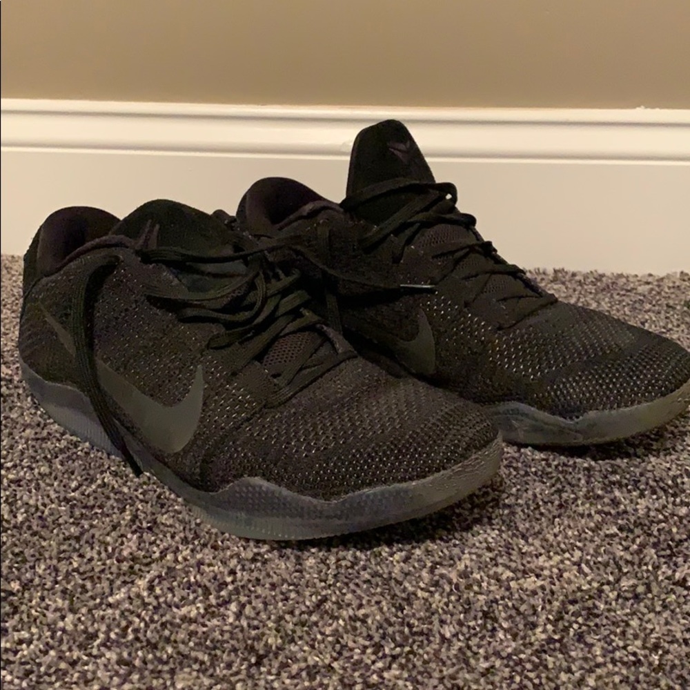 Blackout Nike Kobe 11
